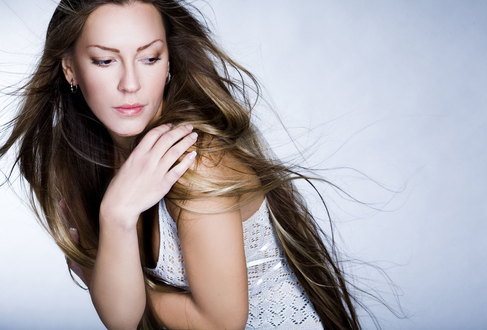 Профессиональный фотограф в студии